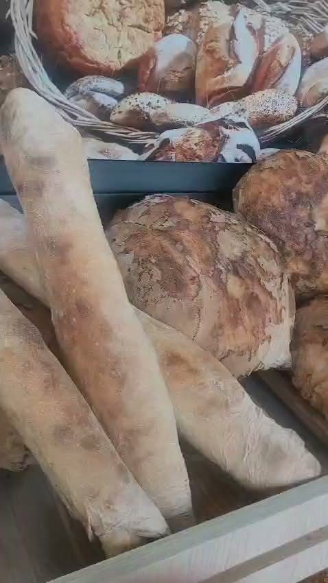 Baghete lungi, așezate în tavă